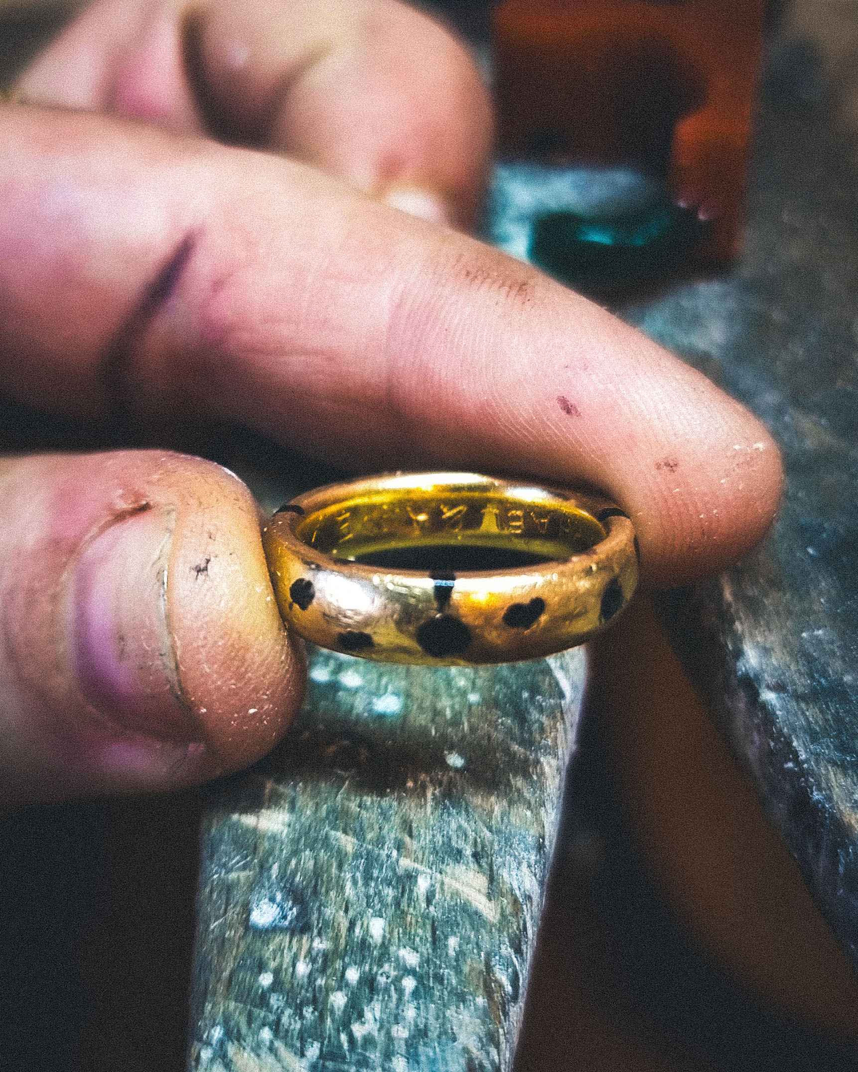 Setting diamonds in a gold ring