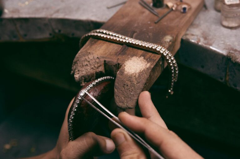 stone setting in a diamond tennis bracelet.